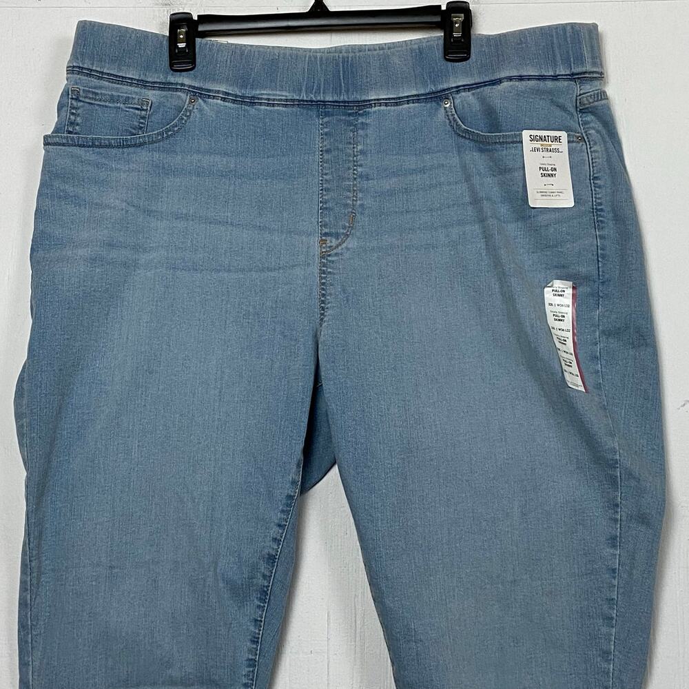Levi Strauss Women's Totally Shaping Light Blue Pull On Skinny Jeans 22L NWT - Picture 3 of 13